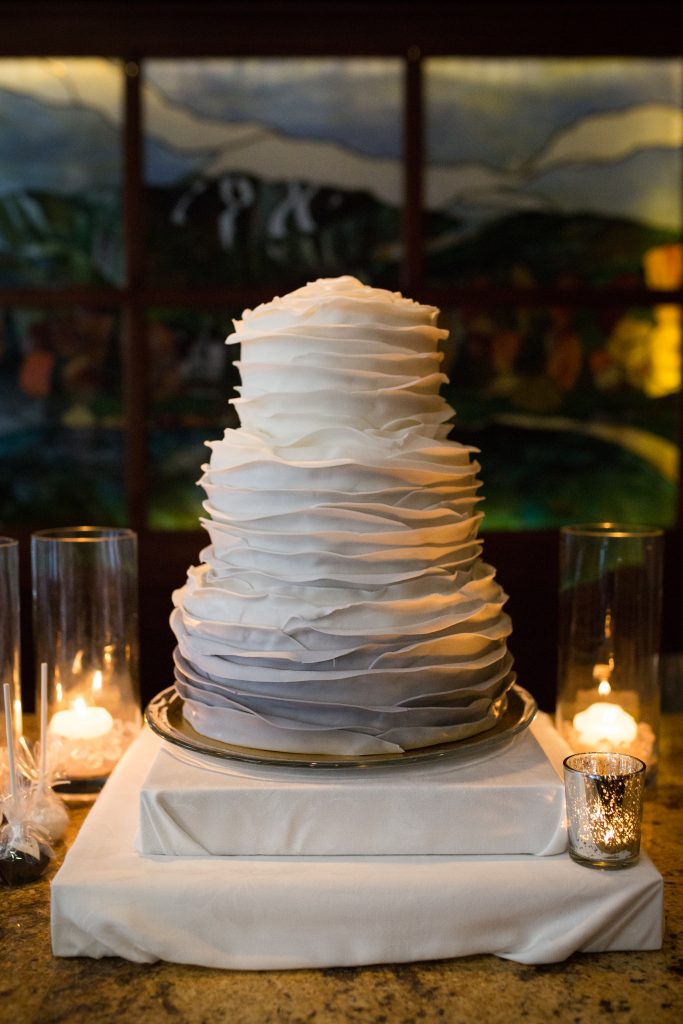 Photographer Montreal: Christina Esteban Photography wedding cake