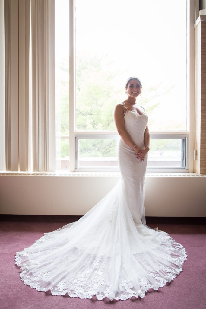 Montreal bride in her wedding dress on her wedding day in Montreal at Elmridge golf course