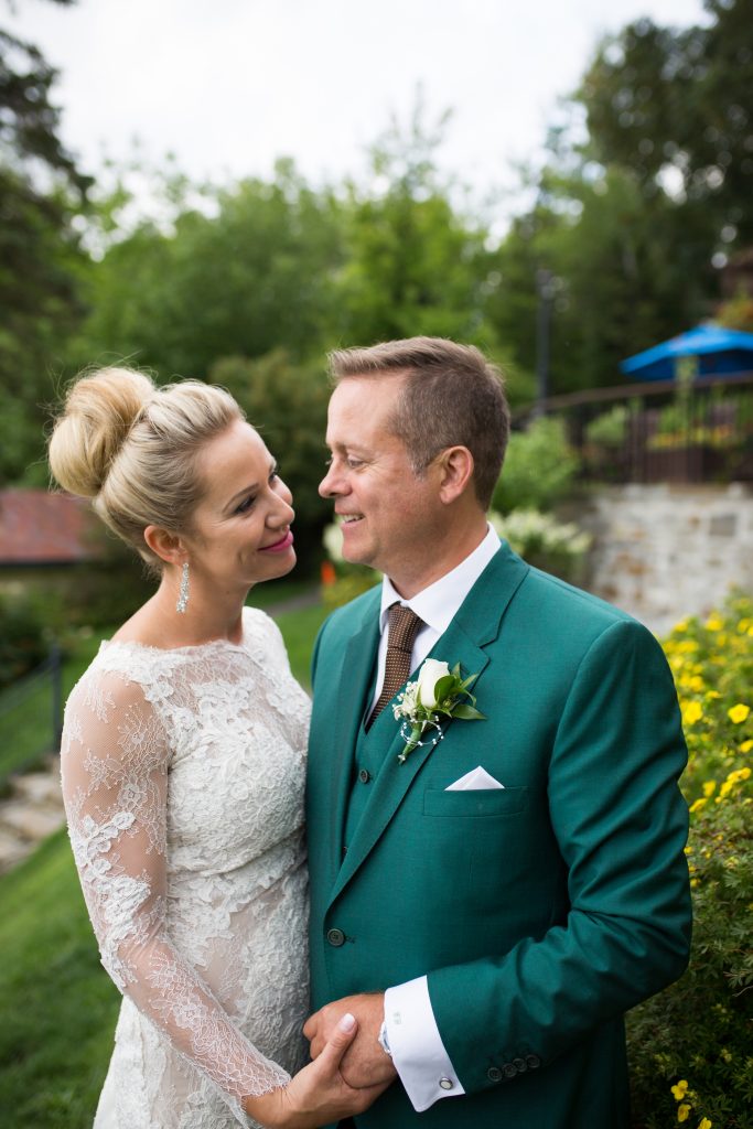 Montreal wedding photographer: Outdoor portrait with bride and groom in the summer