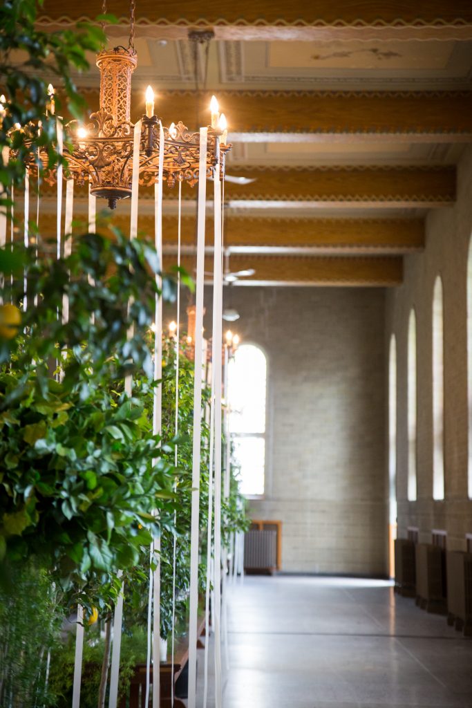 decor photos at a wedding in cathedral at Abbaye, OKA